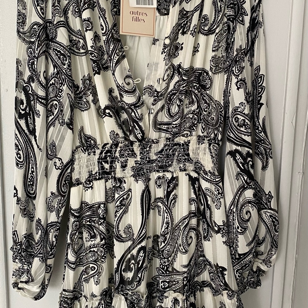 Black and White Paisley Long Sleeve Dress